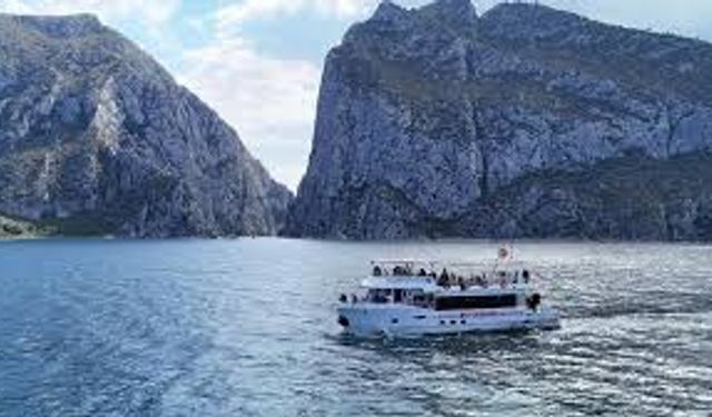 Vezirköprü’de Tekne Turu: Doğa, Manzara ve Tarih Bir Arada