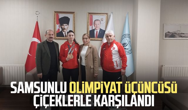 Samsunlu sporcu Sinem Özkan çiçeklerle karşılandı