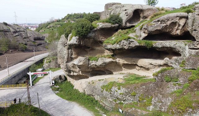 Tekkeköy Mağaraları ve Arkeolojik Vadide Doğa Yürüyüşü