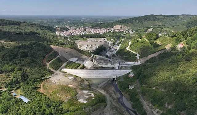 Salıpazarı’nda Sessiz Köy Günlerinin Değişmeyen Düzeni