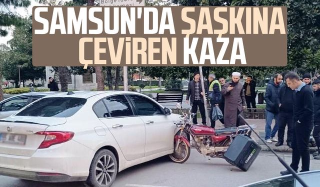 Samsun'da şaşkına çeviren kaza: Motosiklet otomobile saplandı