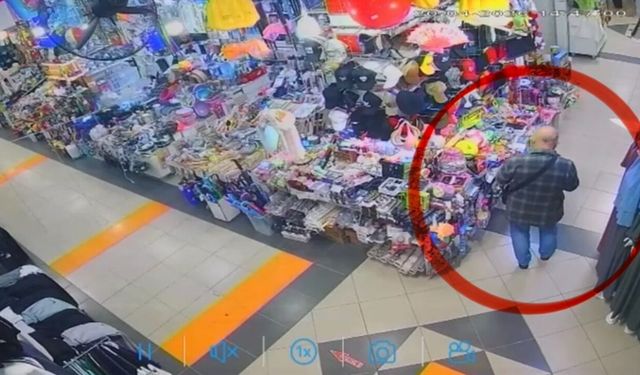 Samsun’da pes dedirten hırsızlık: Müşteri gibi geldi, tezgahtan alıp kaçtı!