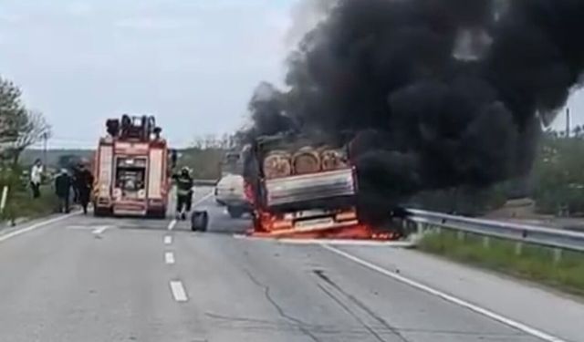Samsun yolunda panik! Alevler saniyeler içinde büyüdü