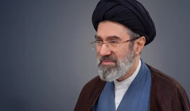 Hamaney’den sert mesaj: “İran donanması savaşa hazır”