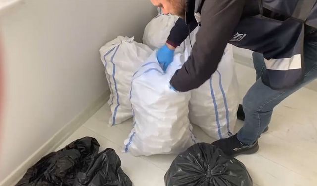 Samsun'da eve baskın! On binlerce adet geçirildi