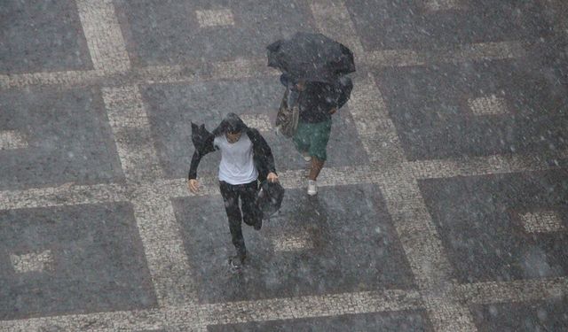 Samsun'da hava bir anda değişecek, yağmur günlerce durmayacak