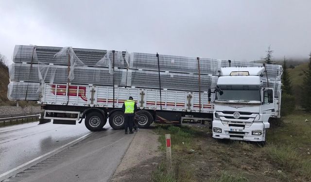 Samsun’da kaygan yol kazaya neden oldu!