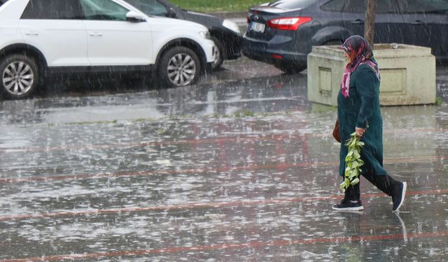 Samsun için fırtına ve sağanak uyarısı! Hava bir anda değişecek