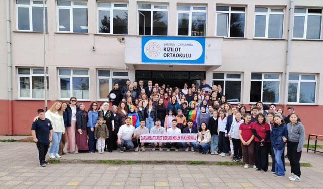 OMÜ’den Çarşamba’da anlamlı destek: 1200 kitap bağışı