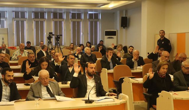 Atakum Belediye Meclisi’nde borç ve maaş tartışması!