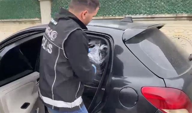 Atakum’da araç ve evde arama: Binlerce hap ele geçirildi
