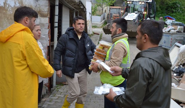 Havza’da sel mağdurlarına sıcak yemek