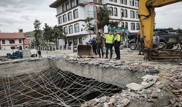 Havza’da selin izleri siliniyor: Kontrollü yıkım başladı