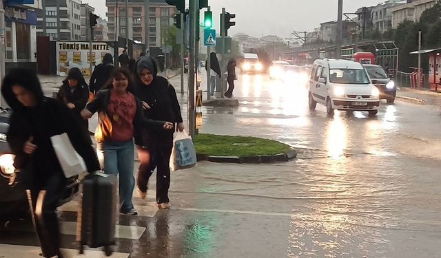 Samsun'a kuvvetli yağış uyarısı! Saat verildi