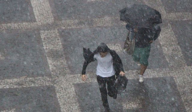 Samsun'a sel uyarısı! Meteoroloji riskli saatleri açıkladı