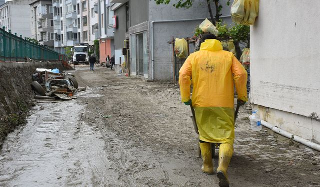 Samsun'da cezaevinden çıktılar, sel bölgesinde çalışmaya başladılar