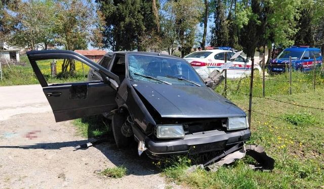 Samsun’da kontrolden çıkan araç beton direğe çarptı! 2 yaralı