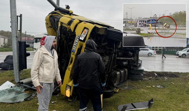 Samsun’da demir yüklü tır devrildi! O anlar kamerada