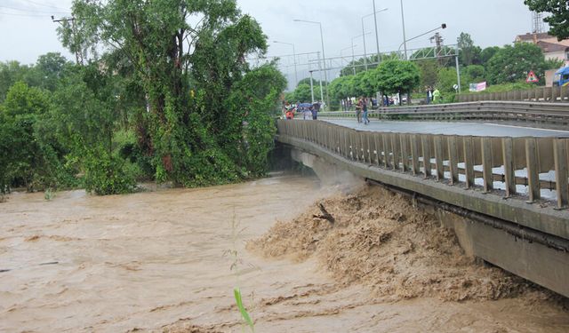 Karadeniz’de sel riski! Vatandaşlara çağrı yapıldı