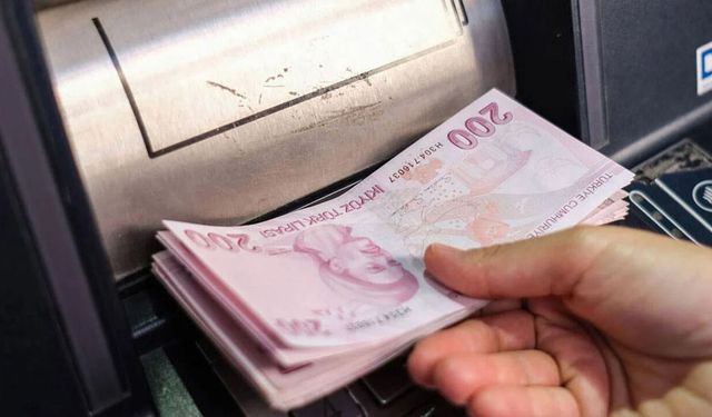 Tarihler belli oldu! Emeklilerin hesabına bu ay iki ödeme birden yatacak