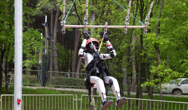 Türkiye’nin ilk insansı robotu Canik'te parkuru test etti