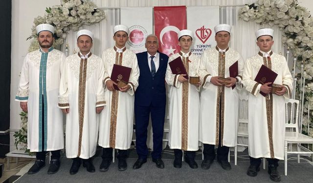 Ayvacık’ta genç hafızlar ödüllendirildi! Başkan Erdal Avcı’dan başarı mesajı
