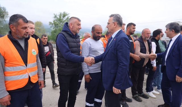İlkadım Belediyesi’nde bayram coşkusu: Başkan İhsan Kurnaz personelle bayramlaştı