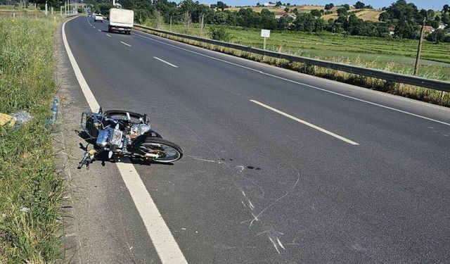Samsun'da seyir halindeki motosikletin lastiği patladı! 2 yaralı