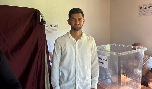 Alaçam'da 21 yaşındaki Emirhan Çepe muhtar seçildi