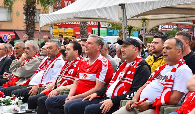 Tekkeköy'de milli heyecan meydanlara taştı!