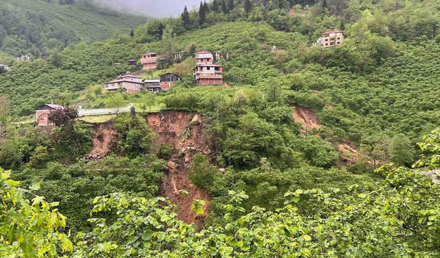 Karadeniz'de heyelan tehlikesi büyüyor! 33 ev tahliye edildi