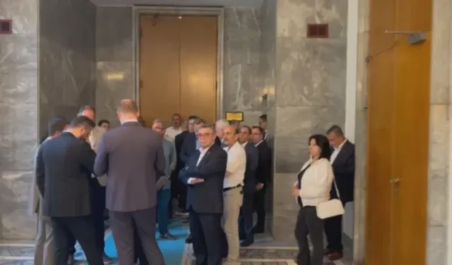 CHP grup toplantısı öncesi hareketli saatler!