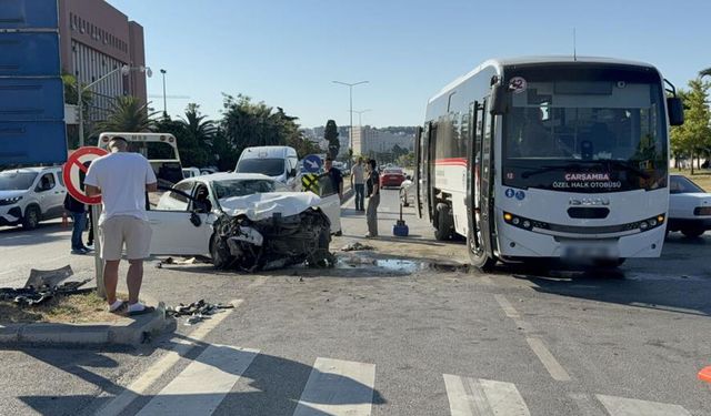 Samsun'da otomobil ile halk otobüsü çarpıştı: 7 yaralı