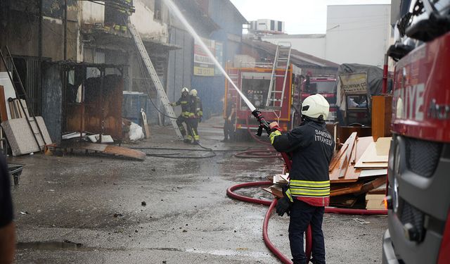 Samsun'da marangoz atölyesinde korkutan yangın