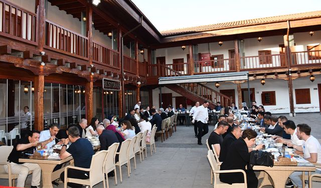 Vezirköprü Adliyesi'nde tayini çıkan hâkim ve savcılara veda