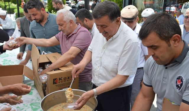Havza'da Muharrem bereketi! Yüzlerce kişi aşure sofrasında buluştu