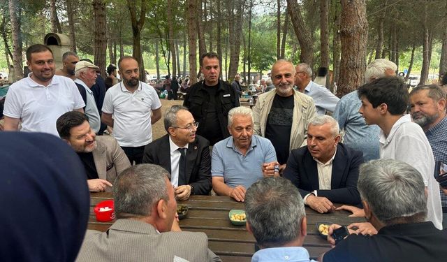 MHP'li İlyas Topsakal Kavak'ta vatandaşlarla buluştu