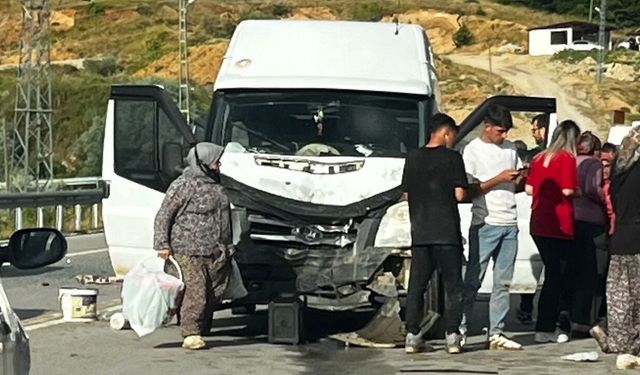 Samsun'da tarım işçilerini taşıyan minibüs kaza yaptı! Yaralılar var