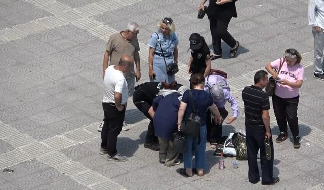 Samsun Cumhuriyet Meydanı'nda panik! Sıcağın etkisiyle yere yığıldı