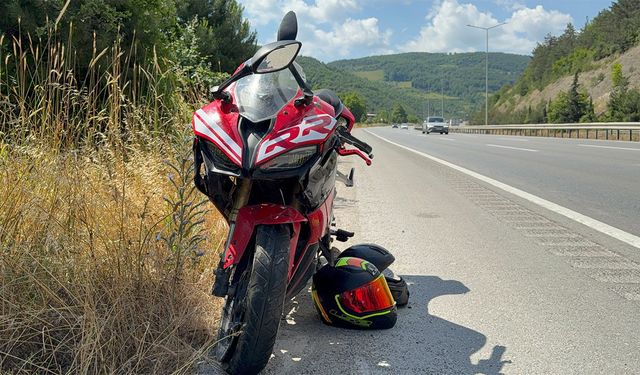 Samsun'da motosiklet tıra çarptı: 2 yaralı