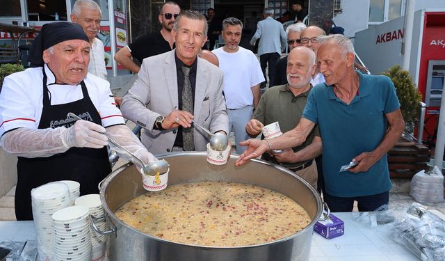 Bafra'da Muharrem bereketi! 3 bin kişiye aşure dağıtıldı