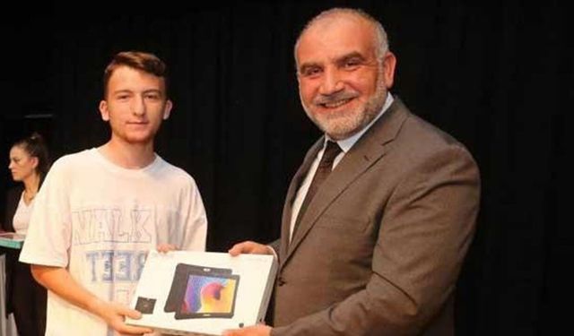 Canik'te sınav başarısına tablet, saat ve altın ödülü