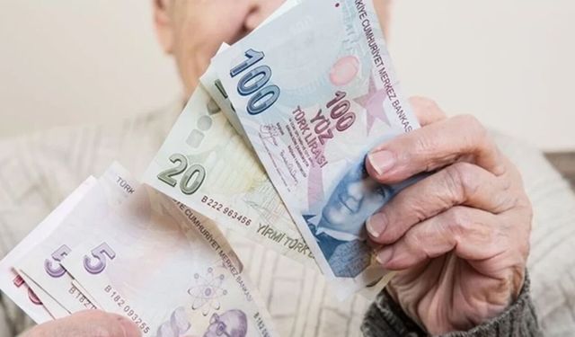 Emekli maaşları eksik yatanlar dikkat! SGK duyurdu
