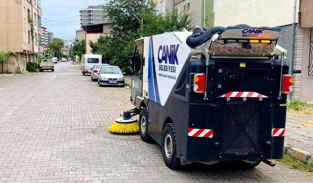 Canik'te temizlik çalışmaları aralıksız sürüyor