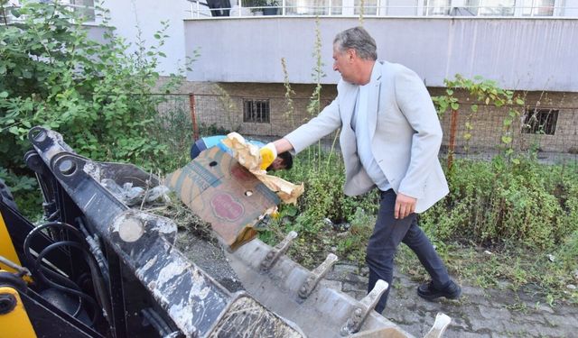 Tekkeköy'de temizlik seferberliği! Başkan Mustafa Candal sahada
