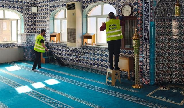 İlkadım'da ibadethanelerde kapsamlı temizlik sürüyor