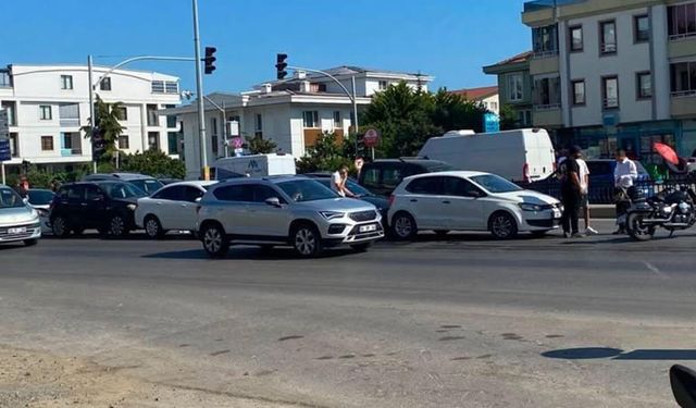 Samsun Atakum'da 5 aracın karıştığı zincirleme kaza!