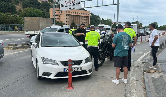 Samsun'da iki araç çarpıştı! Trafik durma noktasına geldi