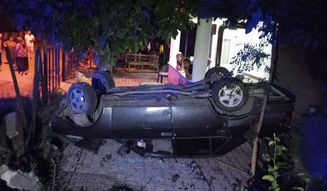 Samsun'da kontrolden çıkan otomobil bahçeye uçtu