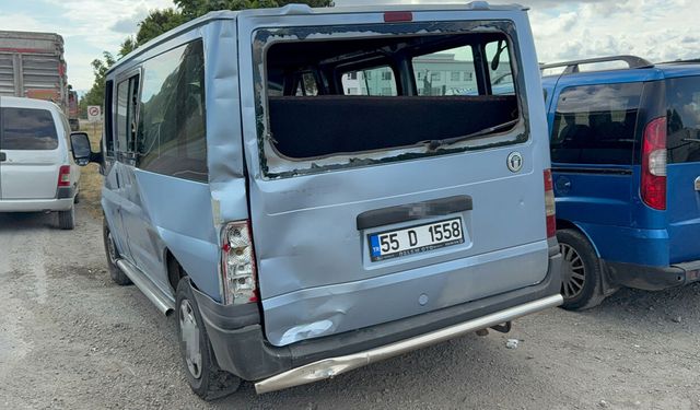 Samsun'da tır dolmuşa çarptı! Yaralı var